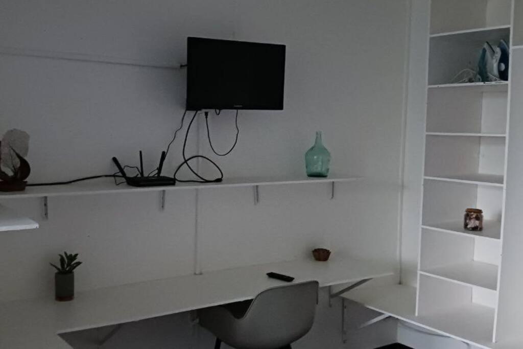 Grand Studio Climatise Avec Haut Debit Et Tv Tnt Fort-de-France Buitenkant foto